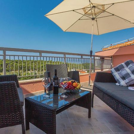 Amazing Apartment In Makarska With Wifi Екстер'єр фото