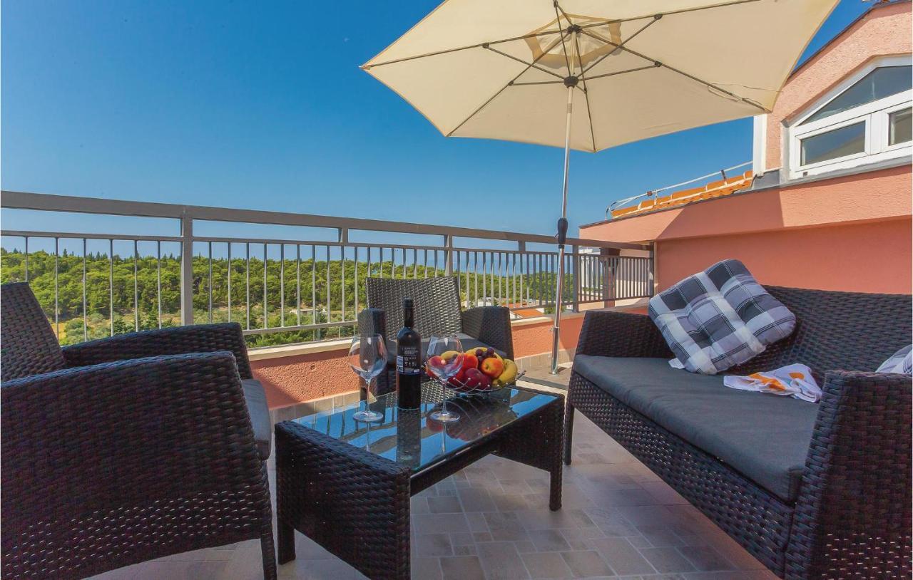 Amazing Apartment In Makarska With Wifi Екстер'єр фото