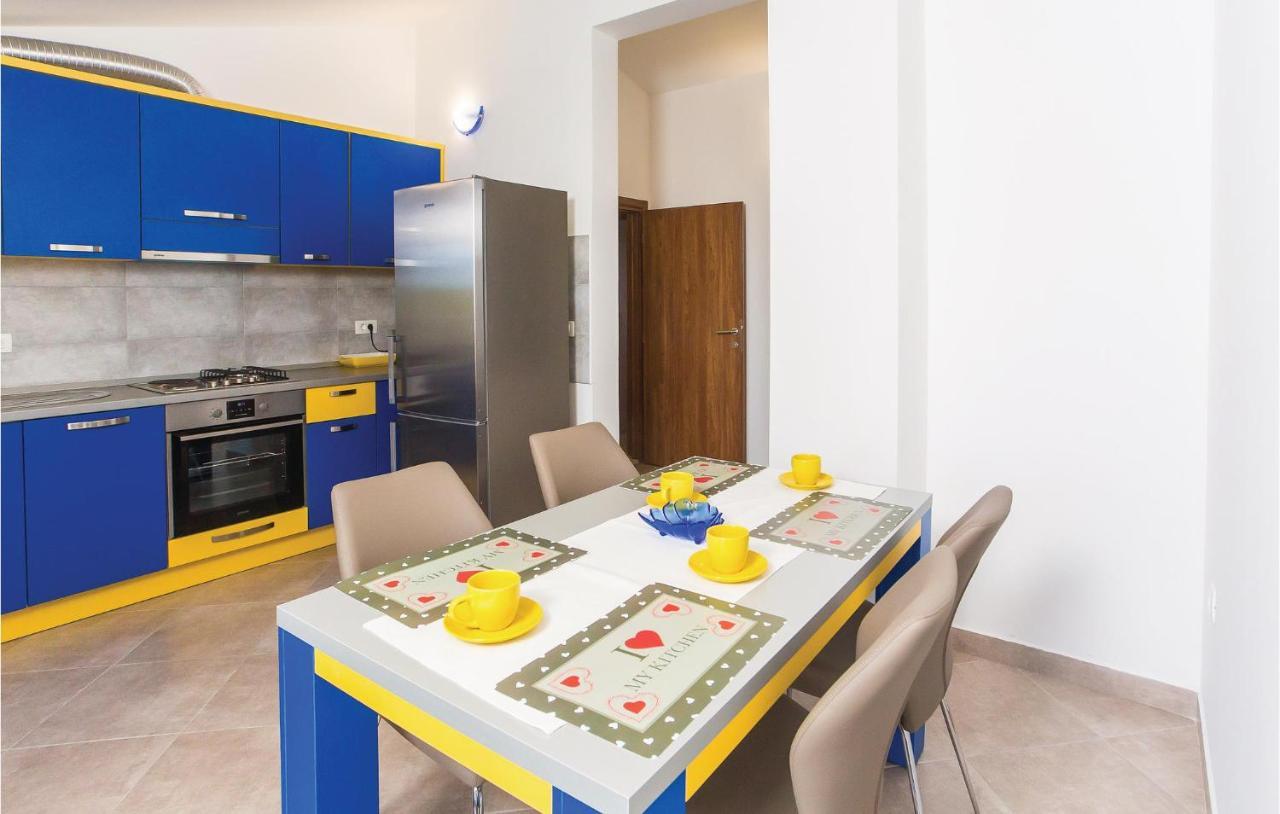 Amazing Apartment In Makarska With Wifi Екстер'єр фото