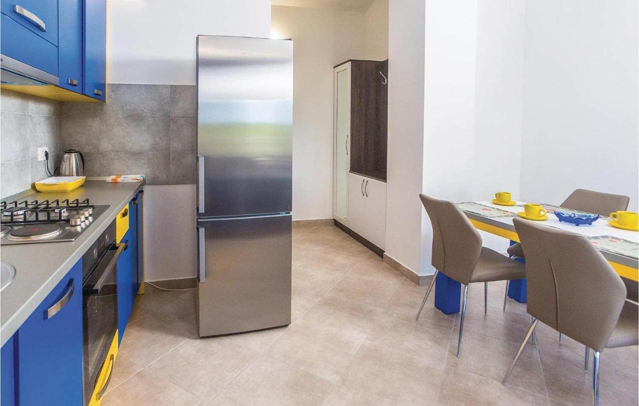 Amazing Apartment In Makarska With Wifi Екстер'єр фото