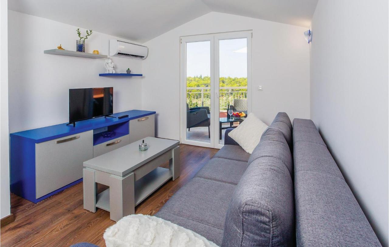 Amazing Apartment In Makarska With Wifi Екстер'єр фото