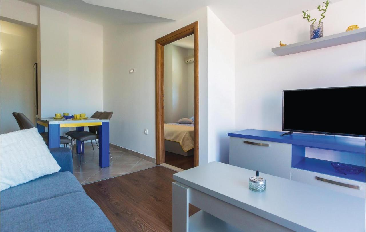 Amazing Apartment In Makarska With Wifi Екстер'єр фото