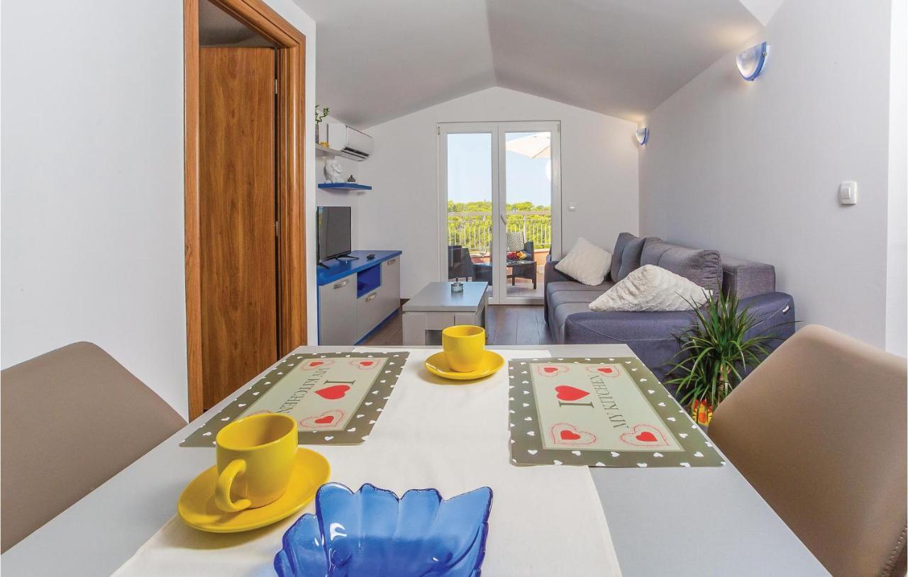 Amazing Apartment In Makarska With Wifi Екстер'єр фото