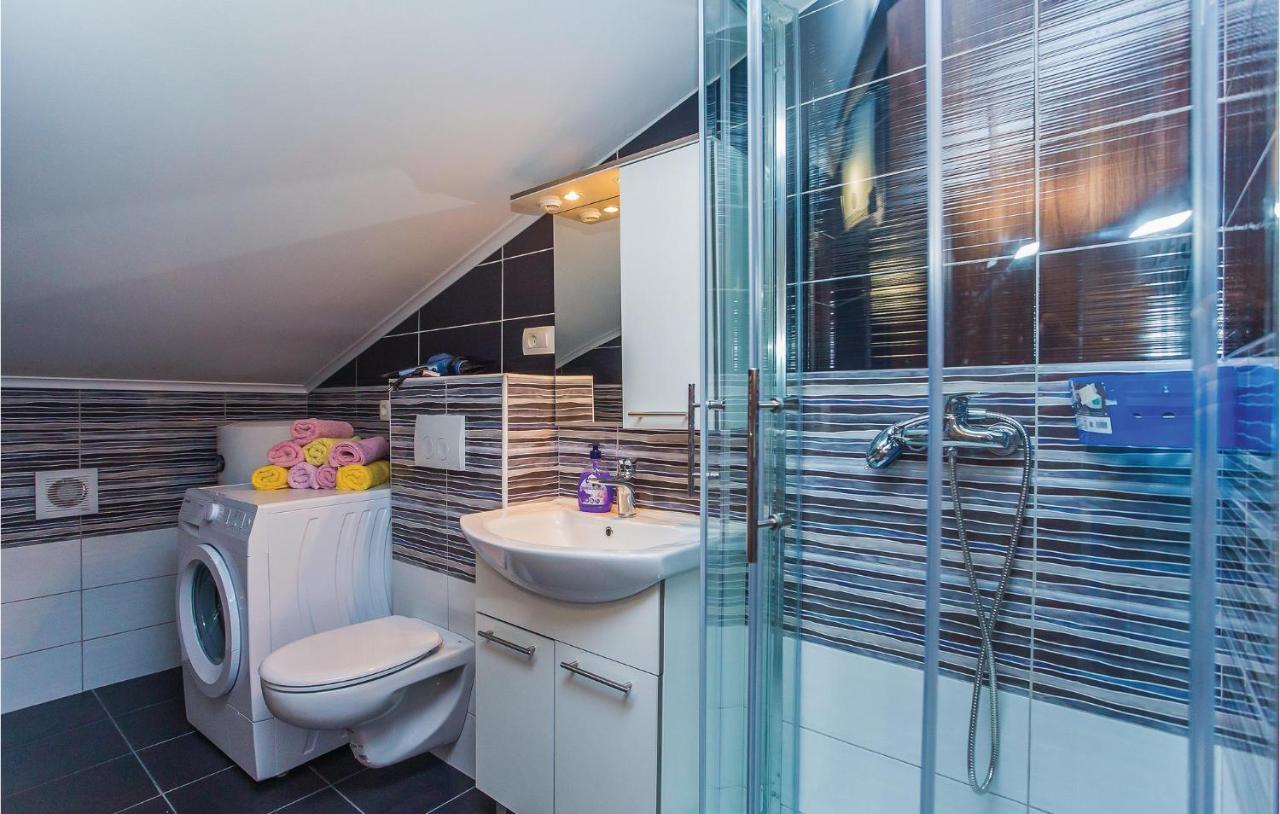 Amazing Apartment In Makarska With Wifi Екстер'єр фото